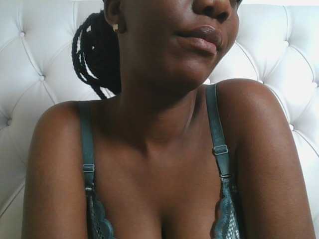 Naughtypetite1 live cam on BongaCams