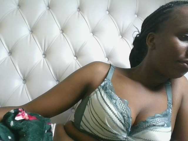 Naughtypetite1 live cam on BongaCams