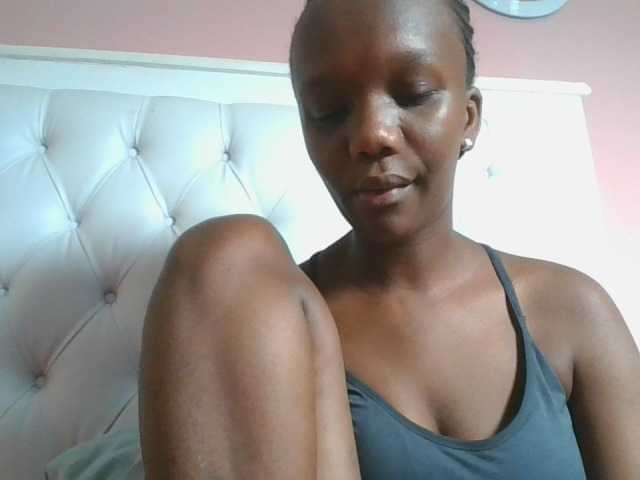 Naughtypetite1 live cam on BongaCams