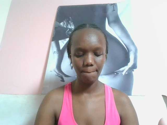 Naughtypetite1 live cam on BongaCams
