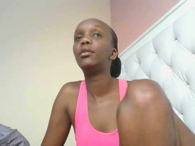 Naughtypetite1 live cam on BongaCams