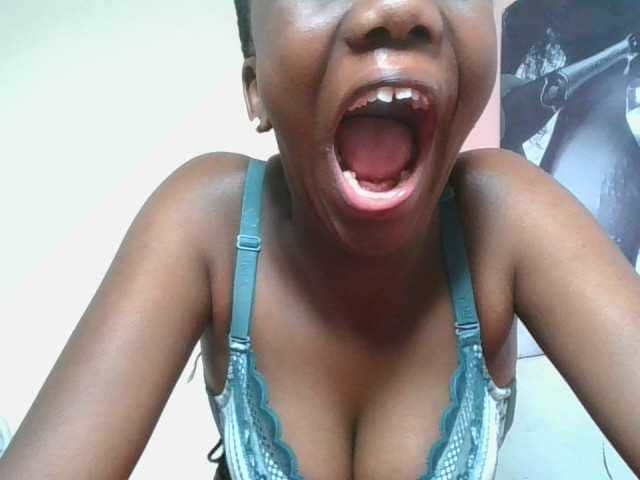 Naughtypetite1 live cam on BongaCams