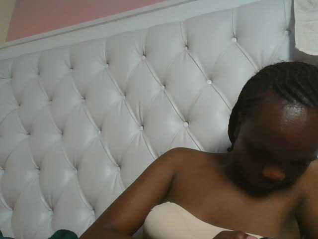 Naughtypetite1 on Bongacams