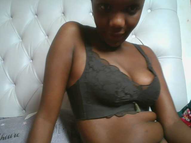 Naughtypetite1 live cam on BongaCams