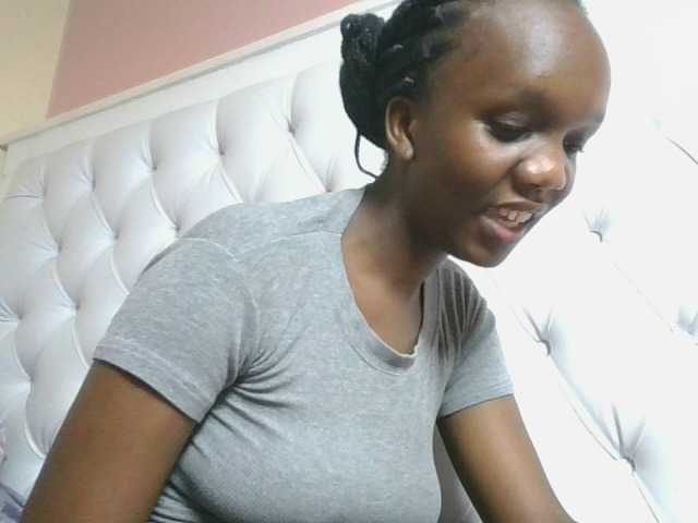 Naughtypetite1 live cam preview