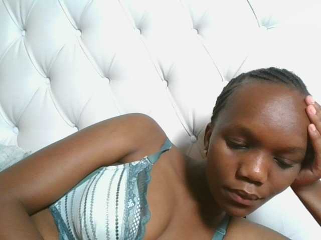 Naughtypetite1 live cam on BongaCams