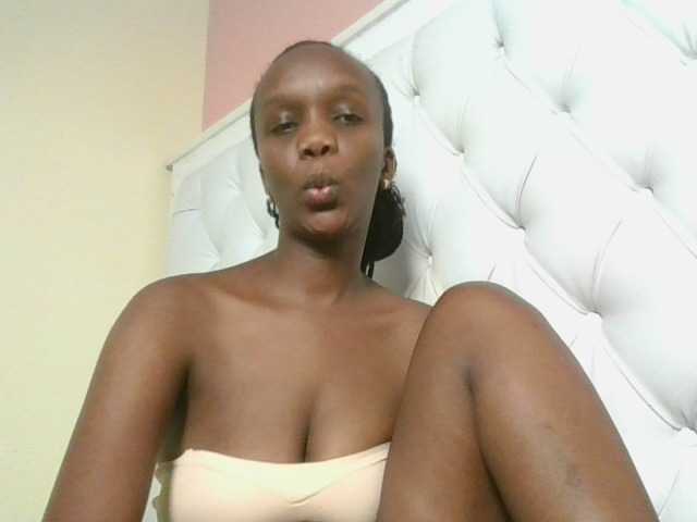 Naughtypetite1 — live female cam