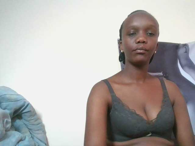 Naughtypetite1 live cam on BongaCams