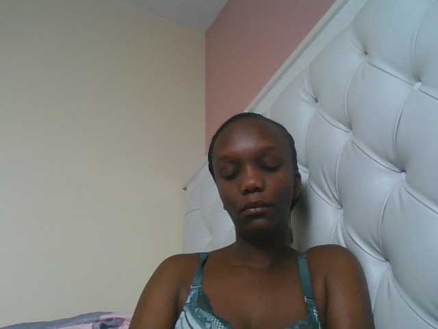 Naughtypetite1, live now on BongaCams