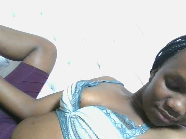 Naughtypetite1 live cam on BongaCams