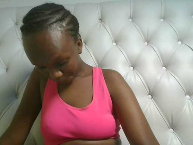 Naughtypetite1 live cam on BongaCams