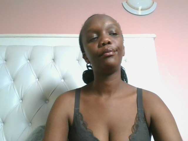 Naughtypetite1 live cam on BongaCams