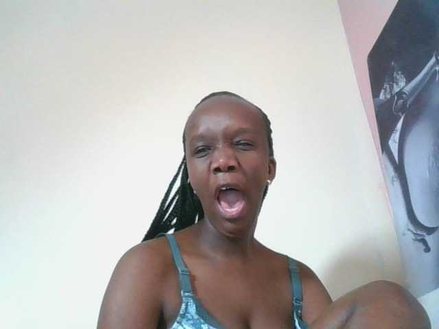 Naughtypetite1 live cam on BongaCams