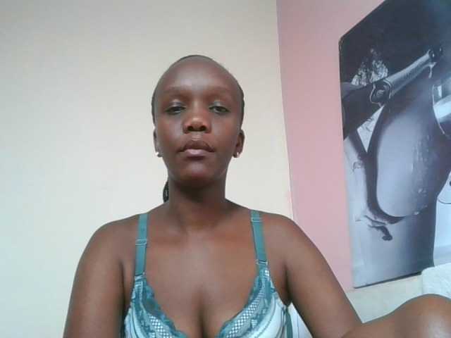 Naughtypetite1 live cam on BongaCams
