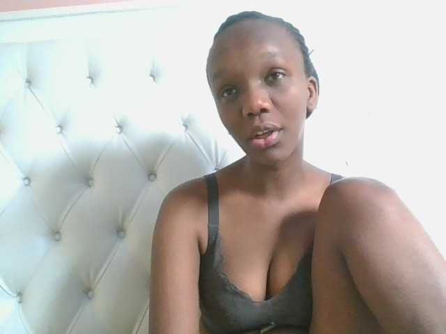 Naughtypetite1 live cam on BongaCams