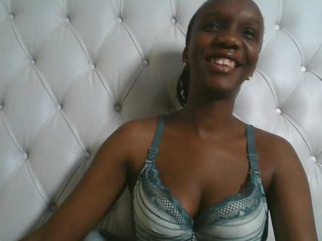 Naughtypetite1 live cam on BongaCams