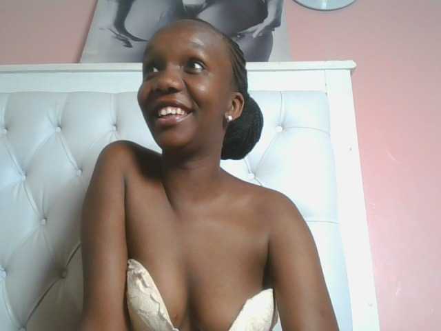 Naughtypetite1 live cam on BongaCams