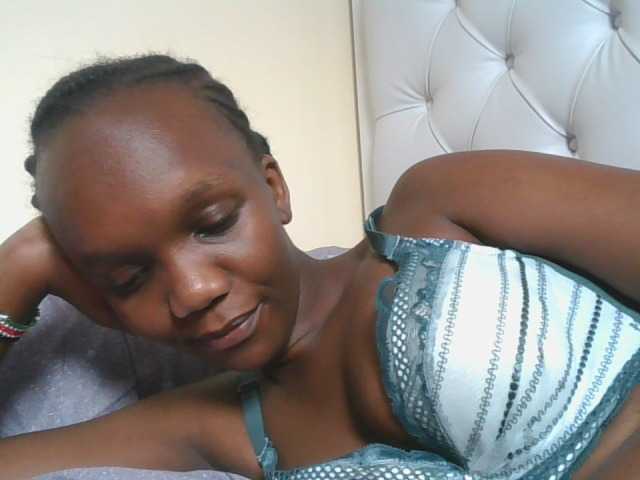 Naughtypetite1 live cam on BongaCams