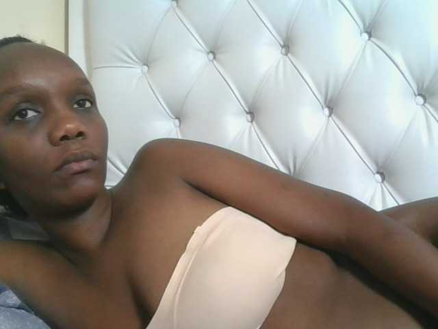 Naughtypetite1, live now on BongaCams