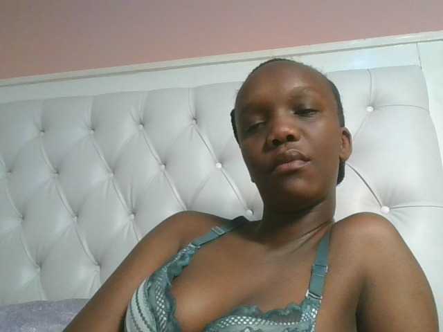 Naughtypetite1 webcam bongacams model stream image