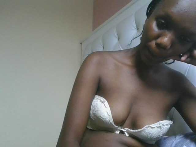 Naughtypetite1 live cam on BongaCams