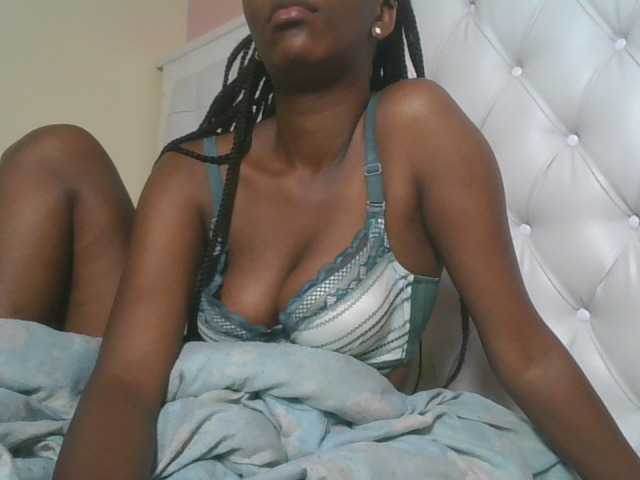 Naughtypetite1 live cam on BongaCams