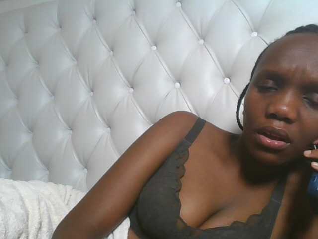Naughtypetite1 live cam on BongaCams