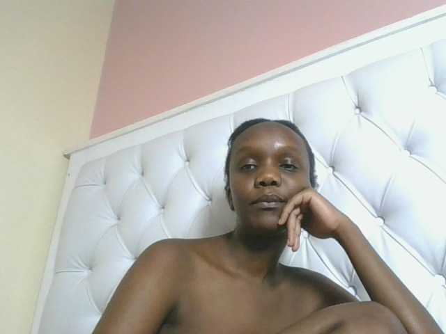 Naughtypetite1 live cam on BongaCams