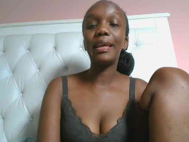Naughtypetite1 webcam