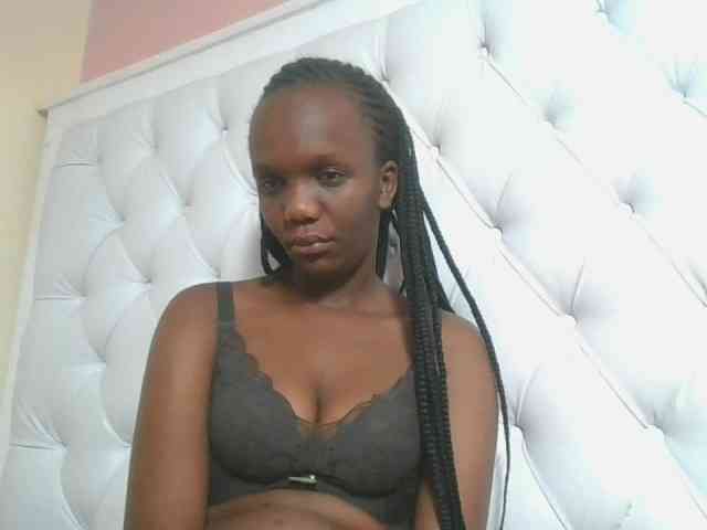 Naughtypetite1 webcam