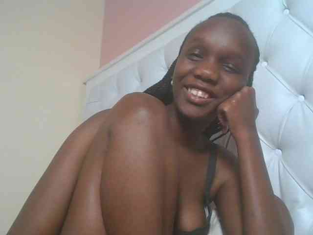 Naughtypetite1 webcam