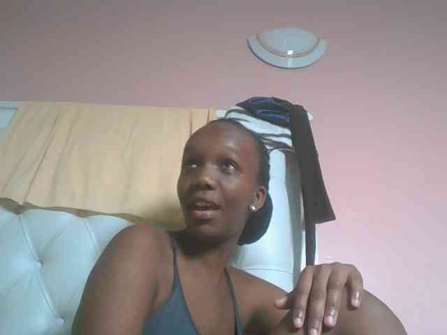Naughtypetite1 webcam