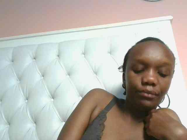 Naughtypetite1 webcam