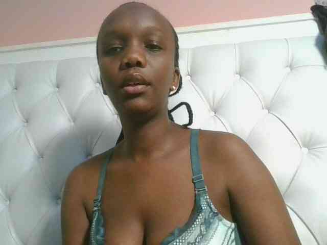 Naughtypetite1 webcam