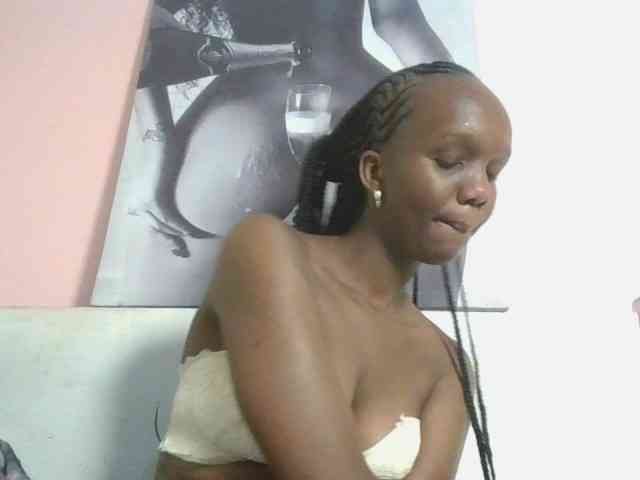 Naughtypetite1 webcam