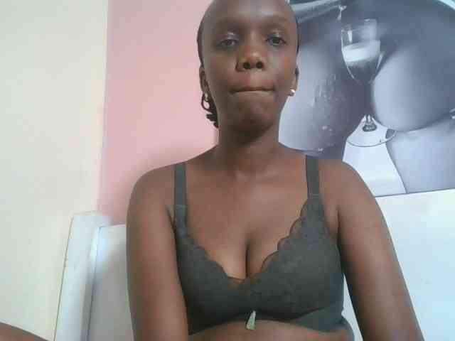 Naughtypetite1 webcam