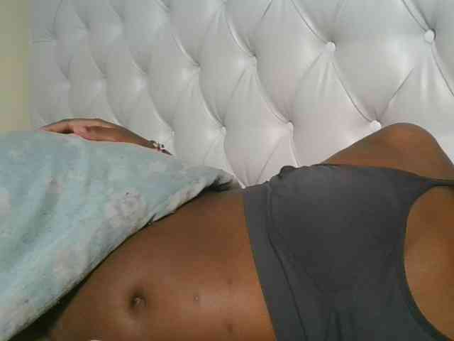 Naughtypetite1 webcam
