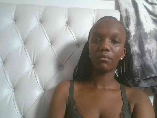 Naughtypetite1 webcam