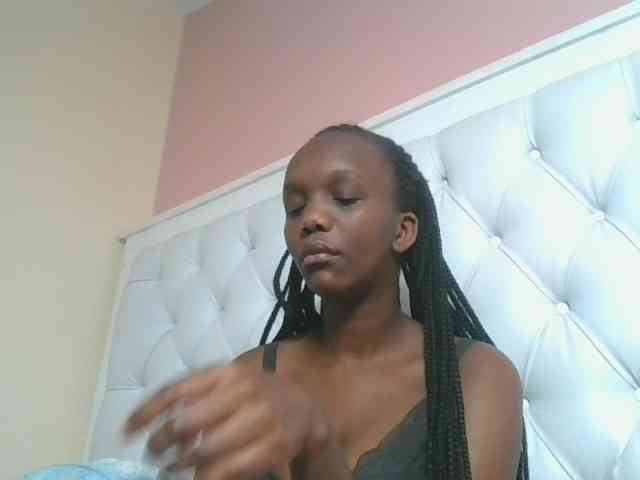 Naughtypetite1 webcam