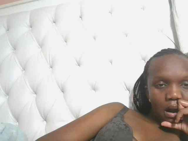 Naughtypetite1 webcam
