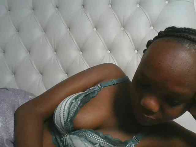 Naughtypetite1 webcam