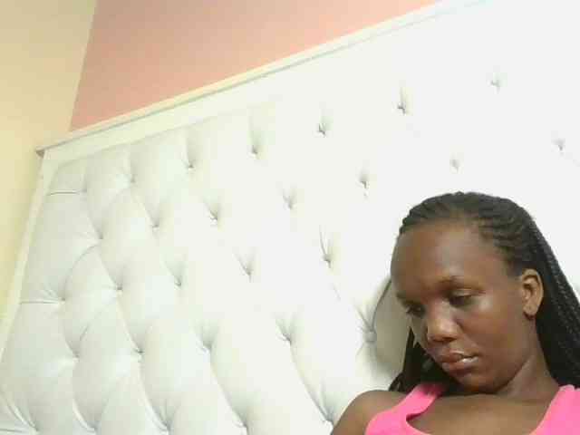 Naughtypetite1 webcam
