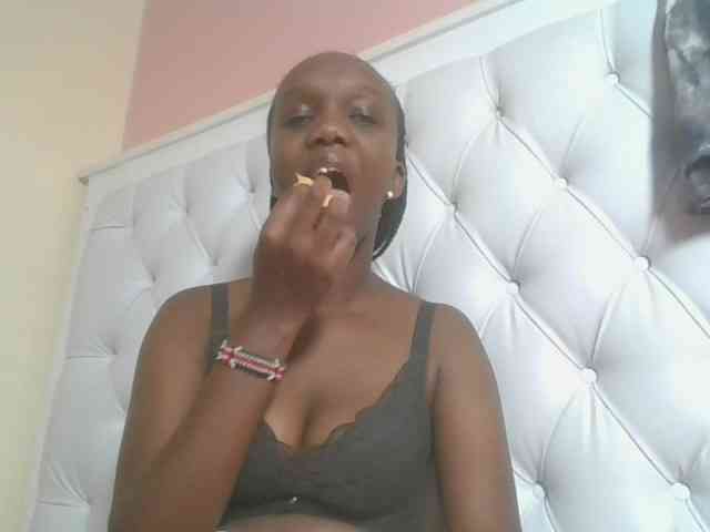 Naughtypetite1 webcam
