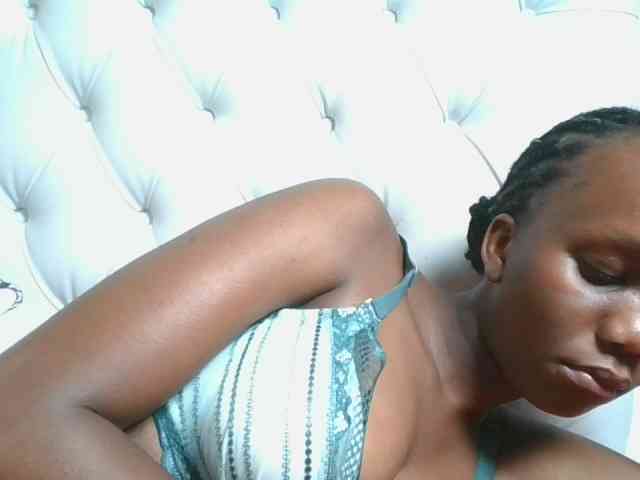 Naughtypetite1 webcam
