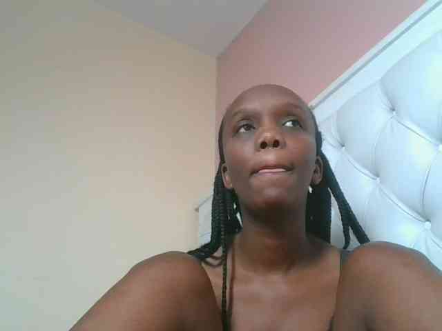 Naughtypetite1 webcam