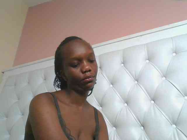 Naughtypetite1 webcam