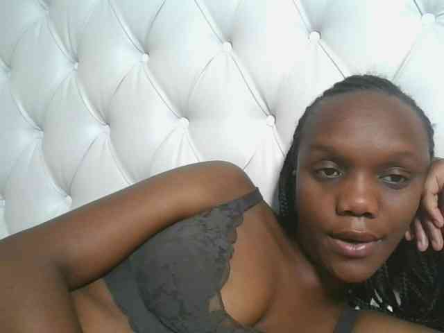 Naughtypetite1 webcam