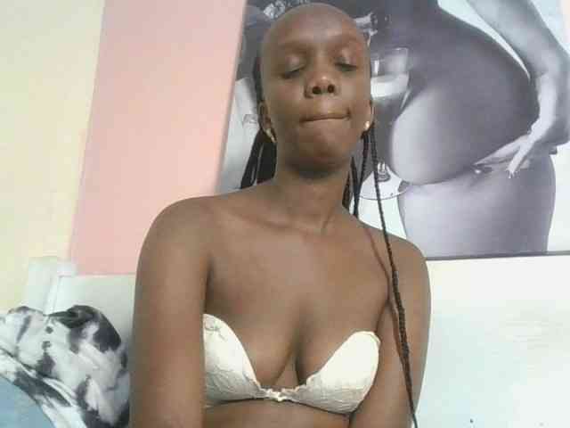 Naughtypetite1 webcam