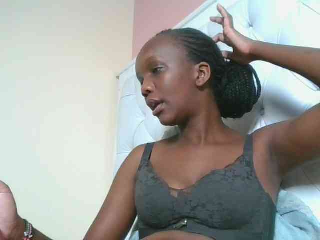 Naughtypetite1 webcam