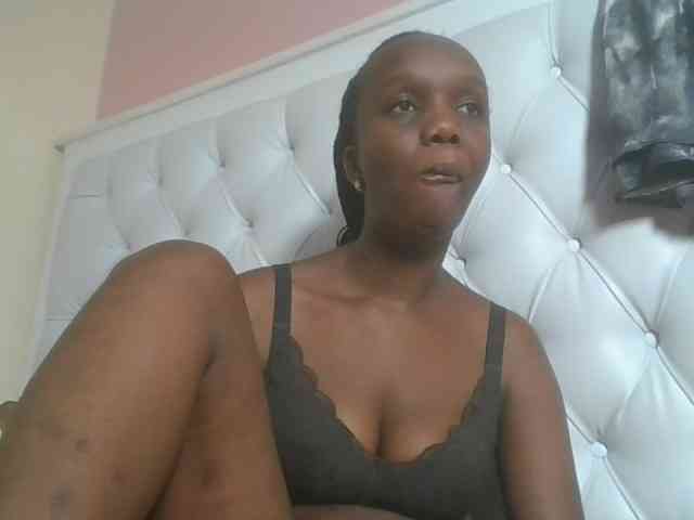 Naughtypetite1 webcam